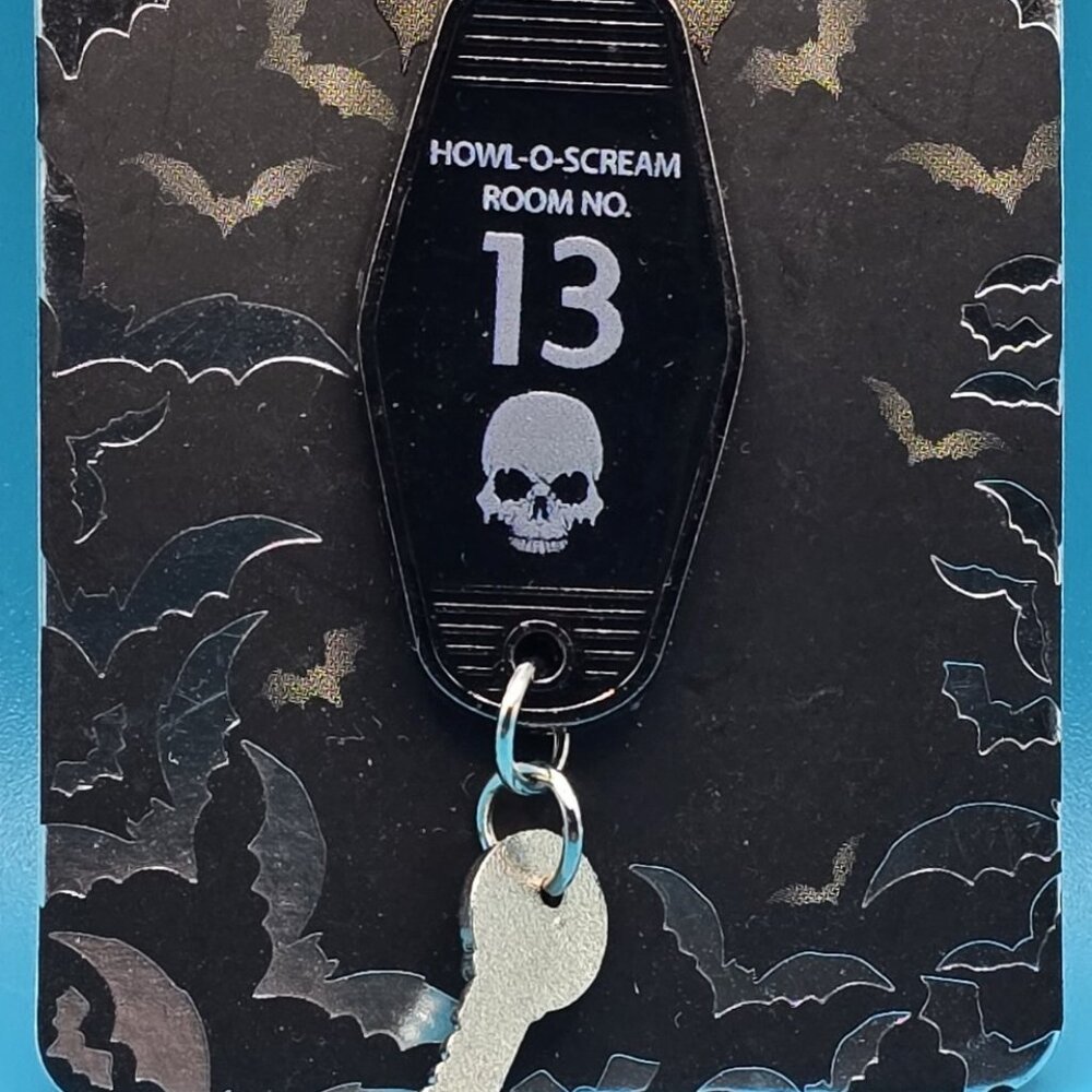 SeaWorld Busch Gardens Howl-O-Scream Hotel Room Key Trading Pin